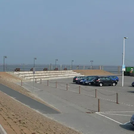 Apartment Lively In *